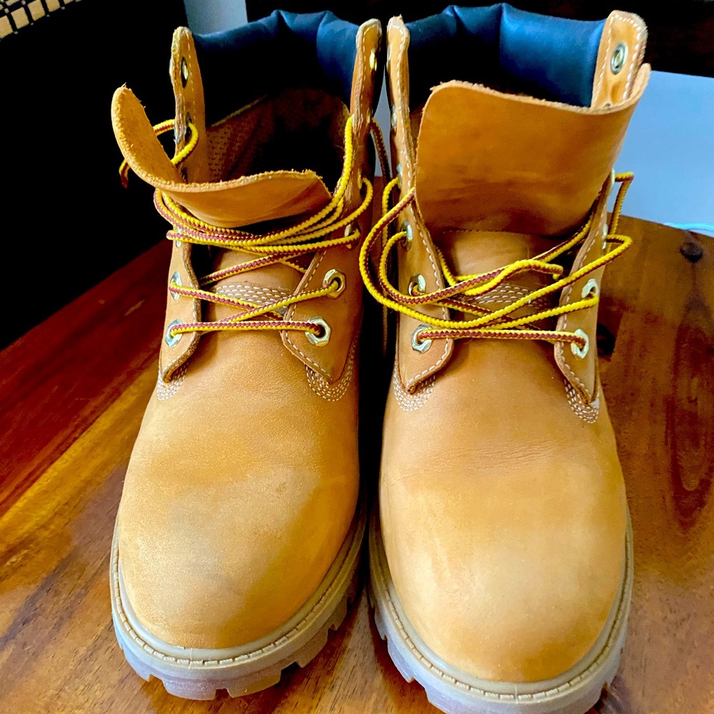 Women’s timberland boots in great shape